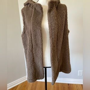 Koolaburra by UGG Cozy Sherpa Hooded Vest size 1X layer outdoor hiking  mob wife